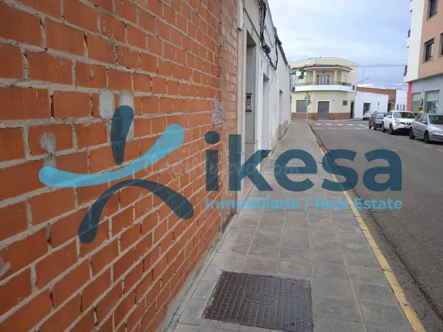Local comercial en Montijo - Badajoz — 2