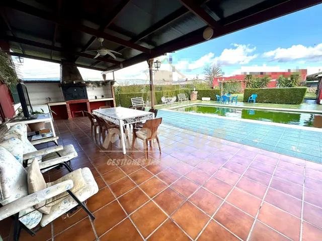 CASA Y NAVE - Parcela de 1500 m2 con chalet de 170 m2, pisci - foto 5