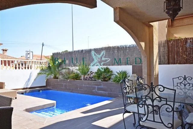 ESPECTACULAR CHALET INDEPENDIENTE CON PISCINA PRIVADA Y VIST - foto 2