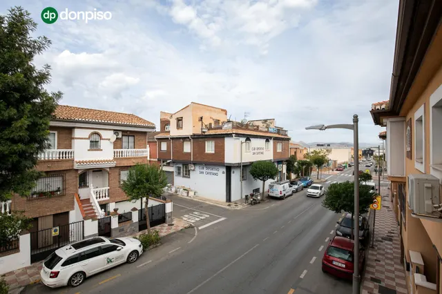 ¡Tu nuevo hogar te espera en Churriana de la Vega! Casa adosada con patio, garaje y futura parada de metro a pocos pasos. — 20