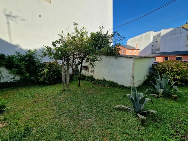 EXCLUSIVO CONJUNTO DE DOS CASAS CON JARDÍN Y GARAJE A 300 ME - foto 5