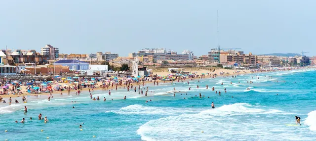 Céntrico a pocos metros de la playa, ¡TODO CERCA! — 18