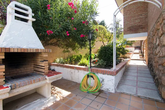 MAGNIFICO CHALET CON PISCINA EN COLINAS BERMEJAS — 30