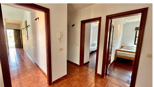 Chalet independiente con 5.318 m2 de parcela y vistas al mar en Candelaria — 35