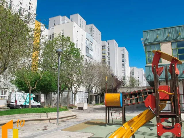 Local en esquina , para reformar, Paseo Comuneros