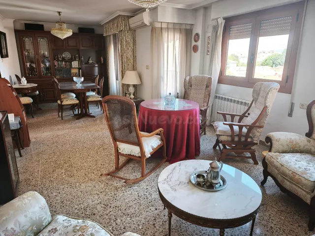 VIVIENDA MUY CENTRICA CON 4 DORMITORIOS Y GARAJE - foto 2