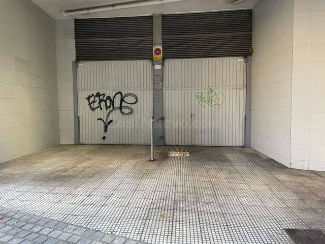 Garaje amplio en Castrelos Vigo para venta o alquiler - foto 3