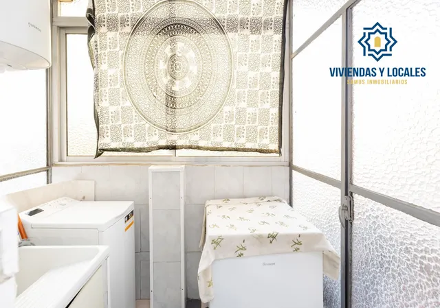 En Venta Piso de 4 dormitorios con ascensor, ideal para refo - foto 5