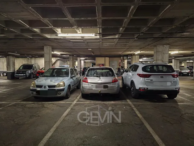 Parking en venta a un paso del Parque Central y el Paseo de  - foto 3