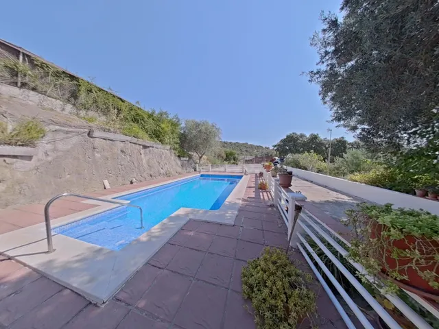 Gran oportunidad en Cigarra Baja HIPOTECABLE con piscina!