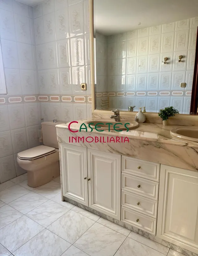 AMPLIA VIVIENDA CON PLAZA GARAJE DOBLE-CERRADA. — 22