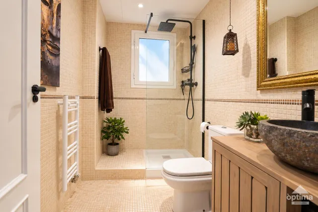Pareado reformado con 5 habitaciones, terrazas y garaje en Reus — 42