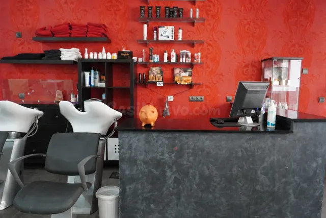 PELUQUERIA Y ESTÉTICA EN ALQUILER - foto 4