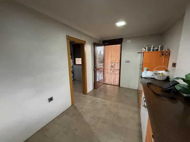 Chalet independiente con 400 m2 construidos, gran parcela y garaje — 35