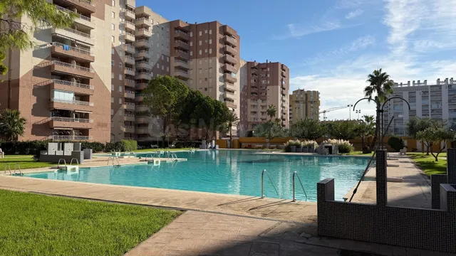 ¡Vistas despejadas al mar desde un piso 11 en Residencial El Brezo! — 2