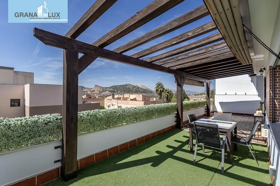 PISO CON TERRAZA EN ALBOLOTE