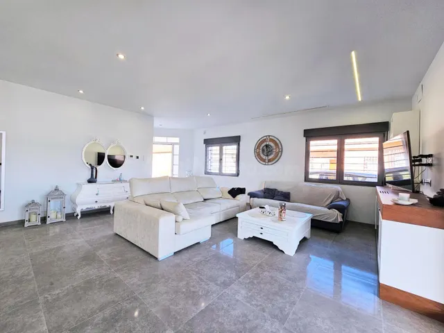 SE VENDE ESTUPENDO CHALET INDEPENDIENTE CON PISCINA SITO EN  - foto 2