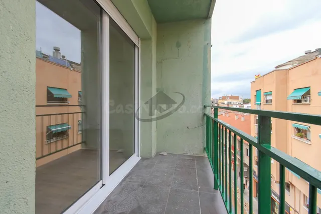AMPLIA Y LUMINOSA VIVIENDA REFORMADA INTEGRAL CON BALCÓN Y ASCENSOR EN CERDANYOLA — 2