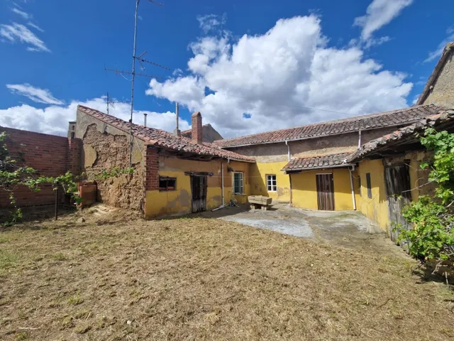 SE VENDE CASA A 2 KMS DE VALENCIA DE DON JUAN, PARCELA 479 M2, 168 M2 DE VIVIENDA. 3 habitaciones. — 21