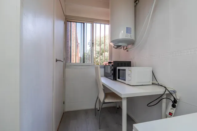 Piso de 5 dormitorios ideal para INVERSORES junto a edificio Junta Andalucía de Almanjáyar — 6