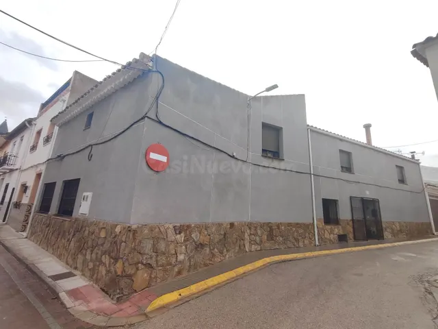 DOS CASAS REFORMADAS CON PATIO — 2