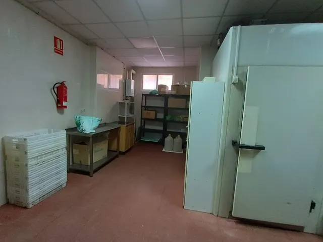 VENTA LOCAL COMERCIAL EQUIPADO DE NEGOCIO DE HOSTELERÍA — 17