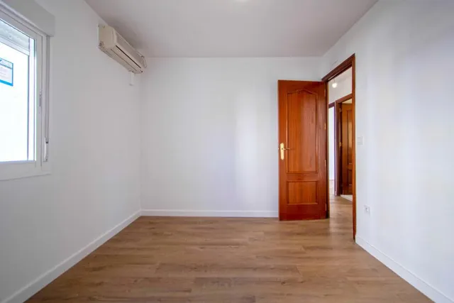 Estupendo piso en Polígono San Pablo, en calle Juan Espantaleón, junto Avda Villas de Cuba!! — 13