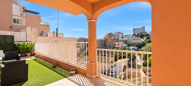 Piso con terraza y piscina en El Terreno, Palma — 19