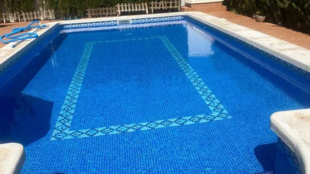 MAGNIFICO CHALET ADOSADO CON GRAN PARCELA, JARDIN Y PISCINA PRIVADA — 32