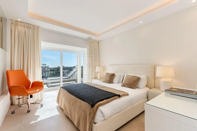 Casa adosada recién reformada en Aloha Gardens con vistas panorámicas — 25