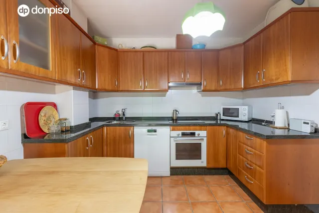 Chalet pareado con piscina, jardín y bonitas vistas a Granada en La Zubia — 22