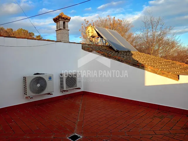 CHALET CON PISCINA EN JUNTA DE LOS RIOS — 39