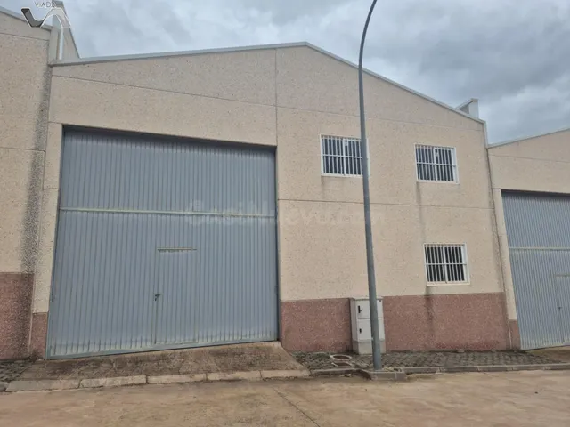 Nave industrial 400m² en alquiler - CALLE CÓRDOBA - foto 4