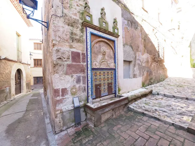 SE VENDE CASA INDEPENDIENTE EN SANT QUINTI DE MEDIONA — 29