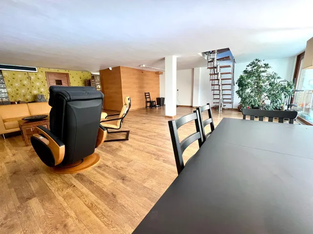 EXCLUSIVA CASA ADOSADA CON ASCENSOR Y PISCINA EN CIUDAD JARDIN — 9