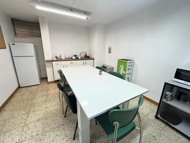 Espectacular local oficina con 170 m2 en Avenida Barcelona zona Esclat — 14