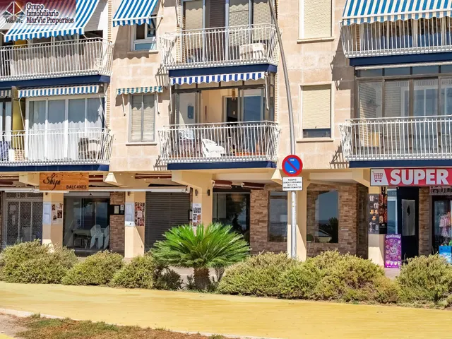 Luminoso piso de 2 dormitorios en playa de poniente, Benidorm — 8