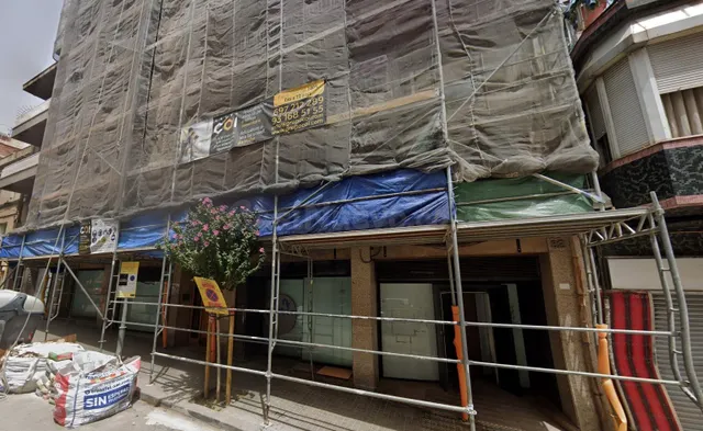 SE VENDE PISO EN BADALONA - foto 2
