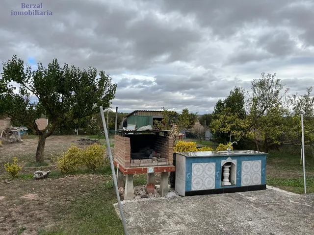 Finca rústica, vallada con agua de pozo, luz con generador. — 12