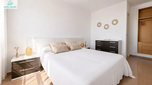 UN BALCÓN AL MEDITERRÁNEO EN LA PLANTA 17 — 27