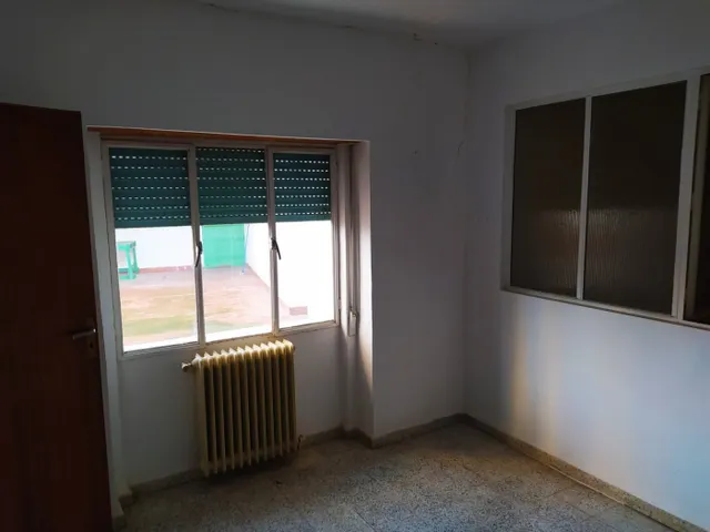 Piso con un bajo hecho vivienda y garaje. — 7