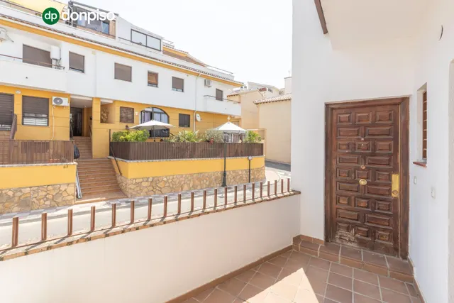 FANTÁSTICO TRÍPLEX EN CÁJAR: UNA VIVIENDA LLEVA DE AMPLITUD Y LUMINOSIDAD — 40