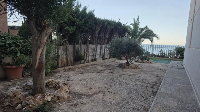 Vive frente al mar en este exclusivo piso en la Playa de Muchavista. — 14