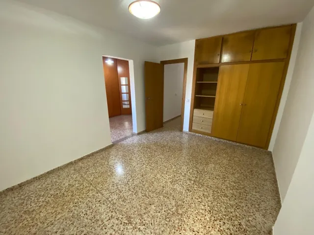 ¡AMPLIO PISO EN UNA ZONA TRANQUILA DE ALCANAR! — 27