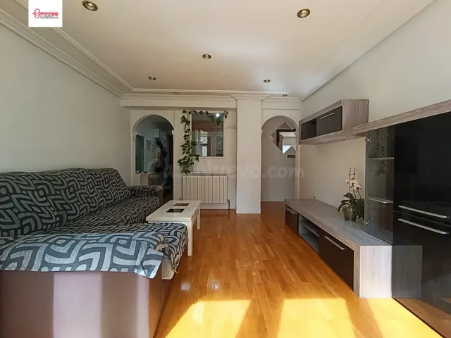 Amplio Apartamento Reformado en Plaza de Lavaderos. — 3