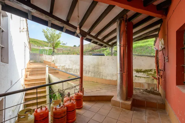 Casa tradicional con tres viviendas y antiguo local hostelero en arroes, Villaviciosa — 41