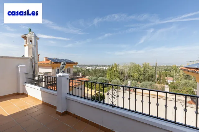 Adosada con 4 dormitorios, amplias terrazas y vistas a Granada y sierra nevada — 34