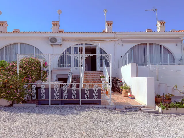 Ciudad Quesada! Magnifico bungalow en 2 plantas independientes, con piscina y parking privado comunitario — 22