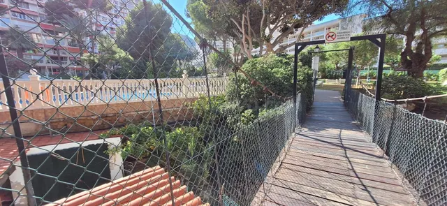 Apartamento reformado con piscina y parking comunitario — 25
