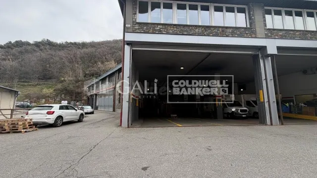 Nave industrial de 1.900 m2 en zona industrial, LA COMELLA A
